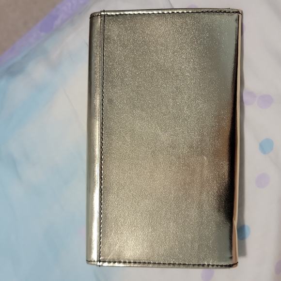 The Legend of Zelda Triforce Clutch Wallet - Picture 2 of 5